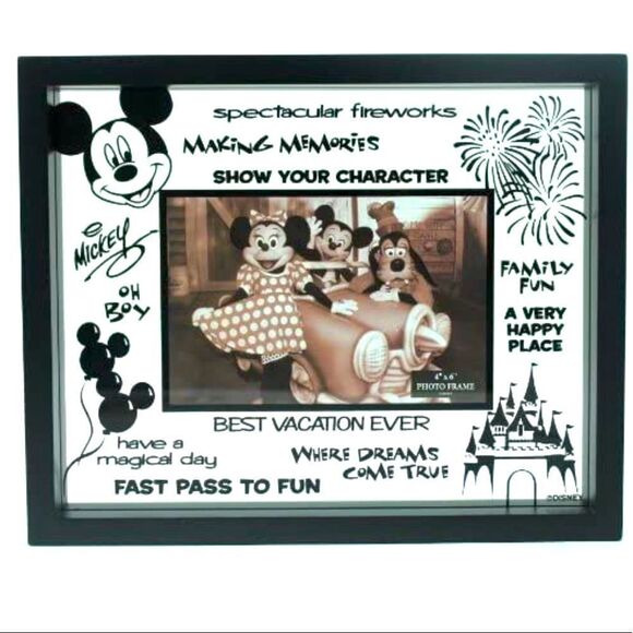 NIB DISNEY PARKS FLOAT FRAME 4x6 - Picture 1 of 7